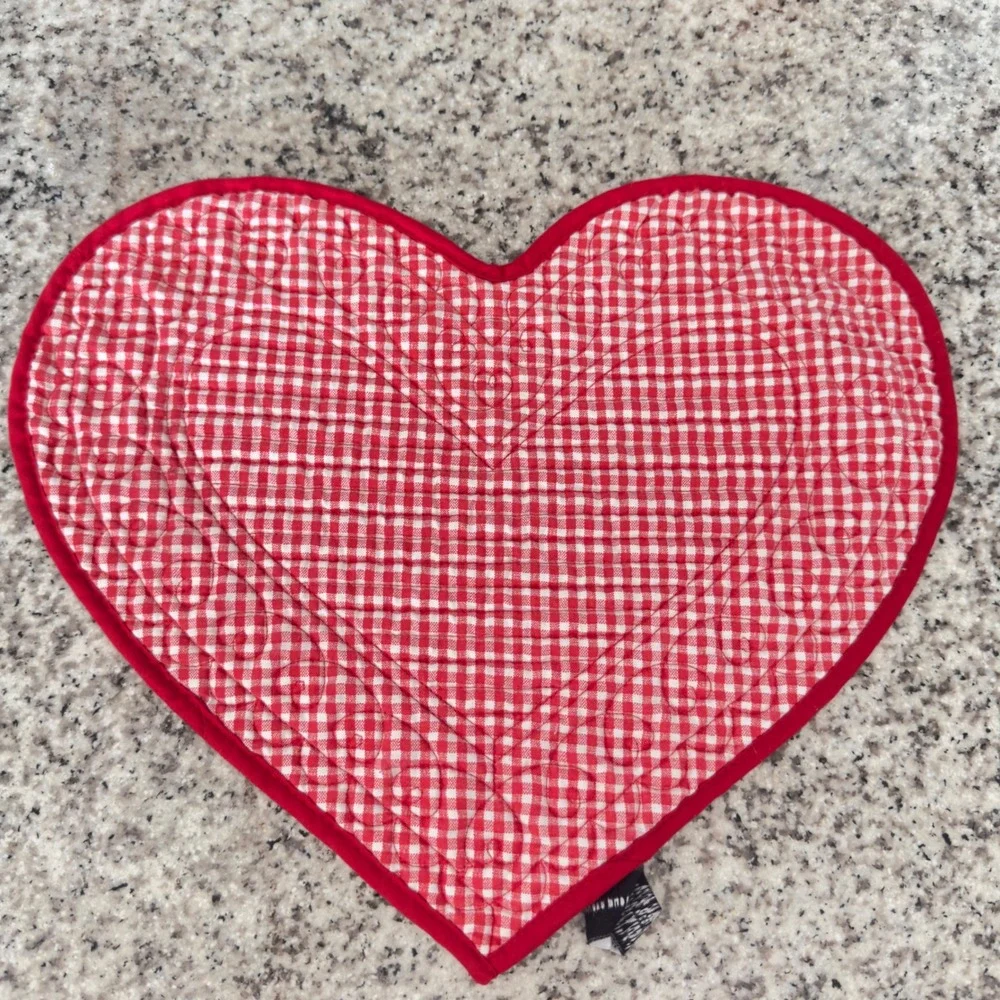 Cupcakes & Cashmere Placemats (4) Hearts Red White Gingham Polyester